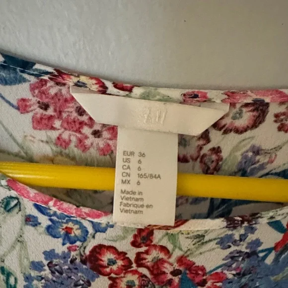 H&M Multicolor Floral Blouse - Picture 2 of 5